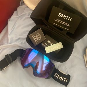 Smith goggles 4D MAG one pair with extra lens includes the case ; Like new.